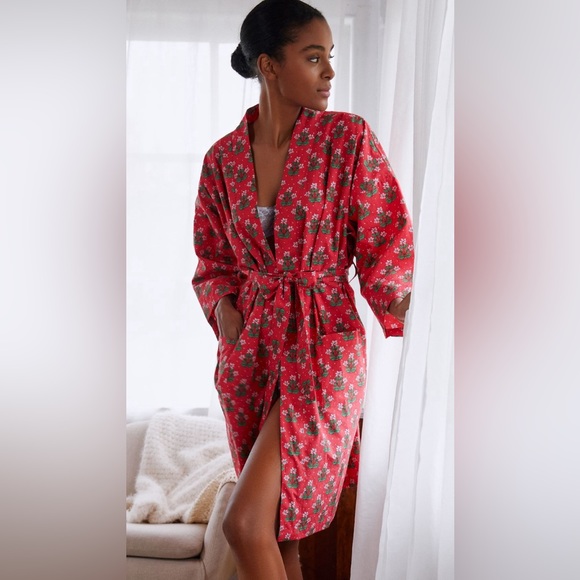 Anthropologie
Print Fresh Pointsettia robe
Size L  / XL
New with tags in package - Picture 6 of 6